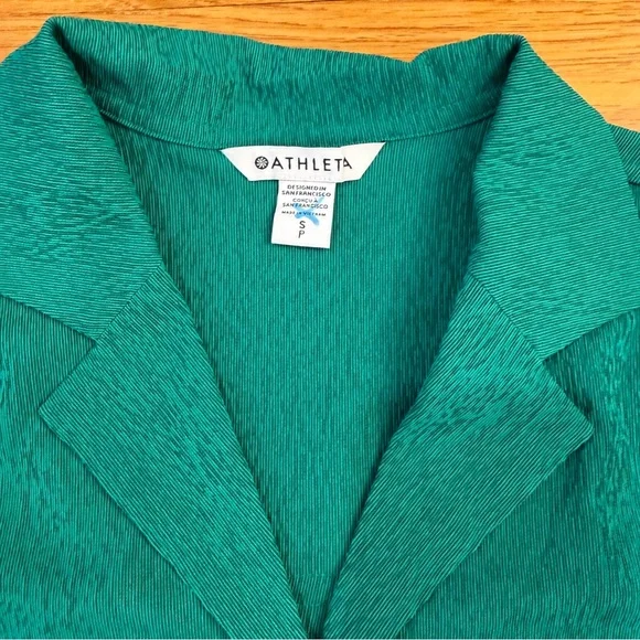 Athleta Echo Top V Neck Short Sleeve Button-Down Shirt in Green - Size Small NWT - Picture 4 of 7